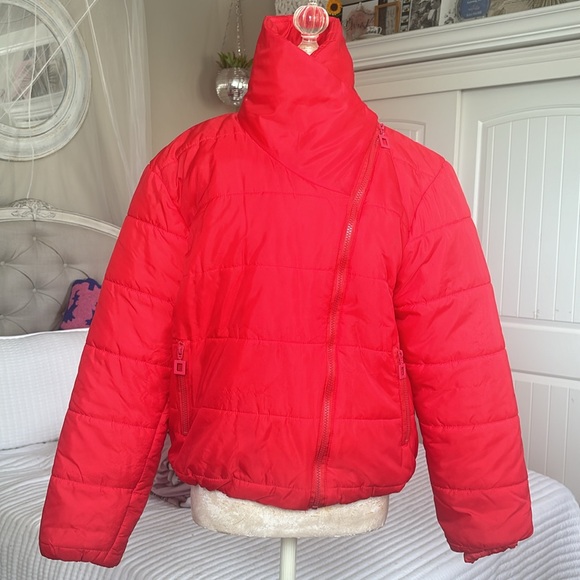 Bright Red Puffer - Picture 2 of 4